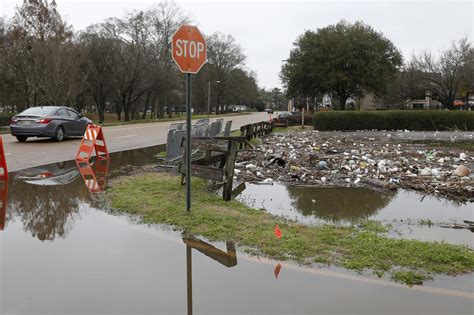 More rain expected in Mississippi as dangerous flooding forces rescues - CBS News