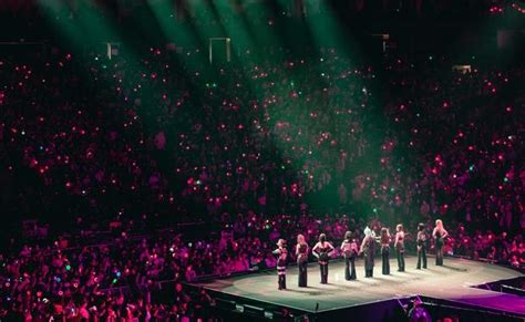 TWICE Wraps Up Sold-Out U.S. Concert Tour With 100,000 Attendees