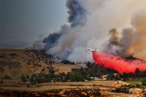 Boeing 747 Supertanker - The World's Largest Fire-Fighting Plane ...