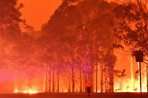 Australie : évacuations massives et opérations de sauvetage face aux ...