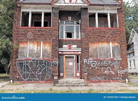 Abandoned Boarded Up Apartment Building in East Cleveland, Ohio, USA ...