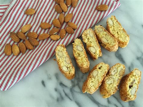 KITCHEN IN THE SAND: Cantucci (Italian almond biscotti)