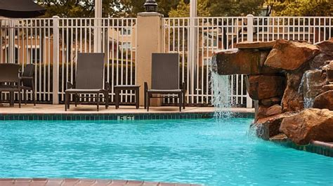 Pet-Friendly Houston Galleria Hotels - Hilton Garden Inn