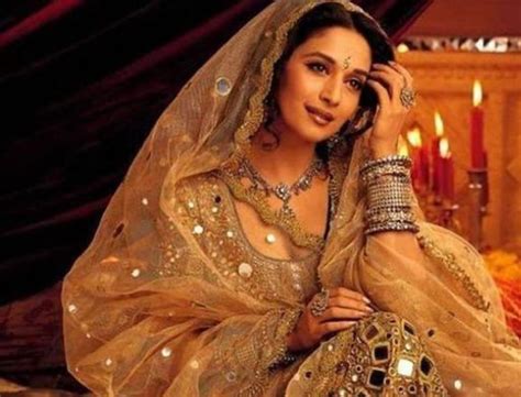 The Fascinating Story Behind Madhuri Dixit’s 10Kg Lehenga From Devdas ...