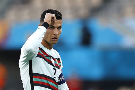 No direct impact on sales from Ronaldo snub -Coca-Cola CFO | Reuters