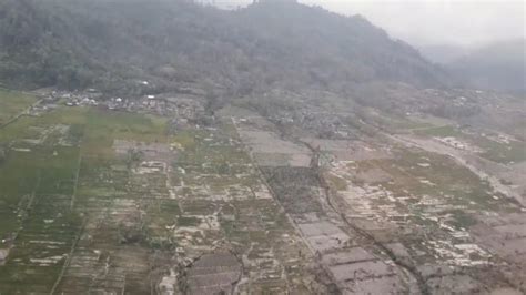 Bersama Danlanud Bupati Lumajang Pantau Kondisi Lokasi Terdampak Melalui Udara | Headline.co.id