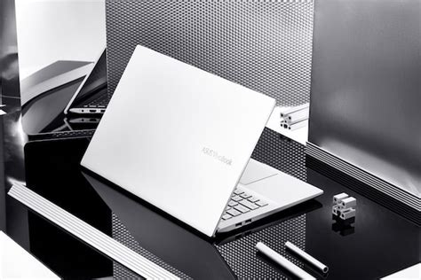 Asus VivoBook S15 in versione 14" disponibile in Italia