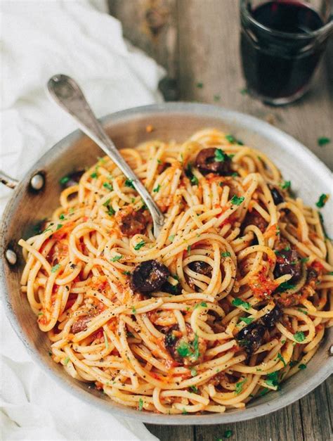 Spaghetti With Olives + Fresh Tomato Sauce | Recipe | Greek recipes, Healthy spaghetti, Fresh ...