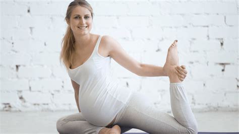 Yoga For The Third Trimester - 9 Poses You Need To Know 🤰🧘 - Safe Sleep Systems