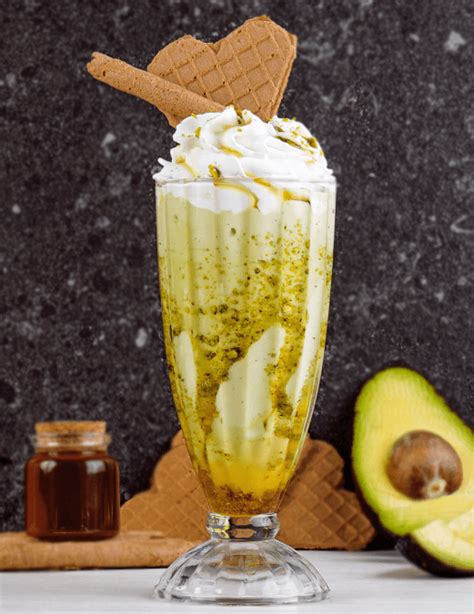 AVOCADO MILKSHAKE - Tasty Bees