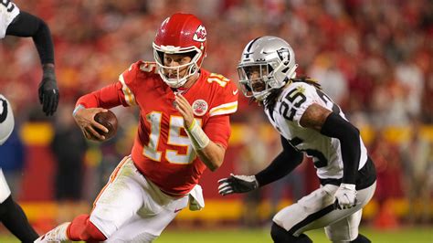 Chiefs-Raiders LIVE updates: Raiders lead 3-0 early in the second quarter