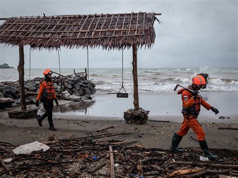 Indonesia tsunami: People urged to avoid coast near erupting volcano as ...