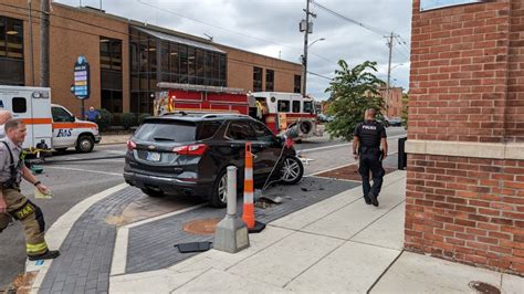 Car crashes into pole at downtown Fort Wayne intersection | WANE 15