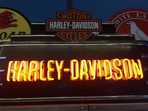 Harley Davidson Neon Sign – Enthusiast Collector Car Auction