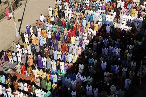 17 Amazing Photos Of People Celebrating The End Of Ramadan Around The World