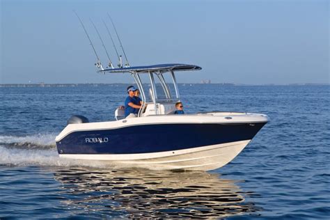 Robalo R200 Review - Smart Boat Buyer Center Console Reviews