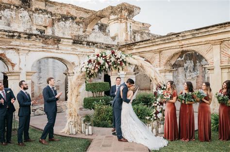 Tall pampas grass ceremony . Photo Daniel López Perez Florals : Bea De La Roca from Addy ...