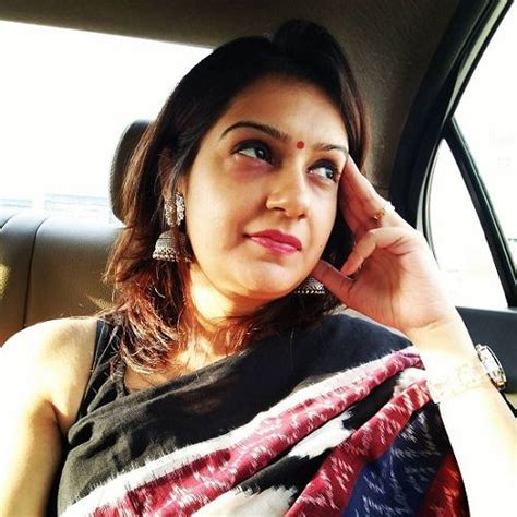 Priyanka Chaturvedi Age, Husband, Family, Caste, Biography & More » StarsUnfolded