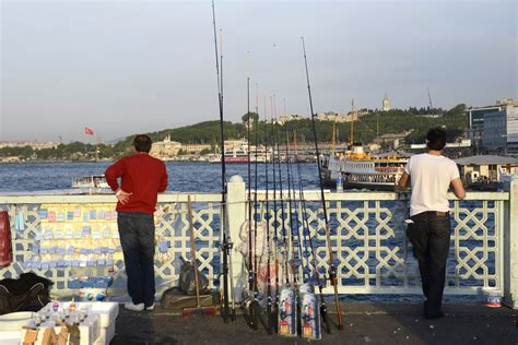 Galata Bridge - Fishermen (3) | Istanbul | Pictures | Turkey in Global-Geography