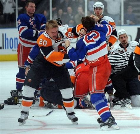 Hockey Fights (33 pics)