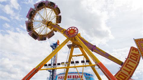 Great Yarmouth Pleasure Beach eröffnet als Neuheit 2017 "Reverse Time" als Ersatz für "Evolution ...