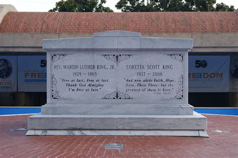 Grave site of Rev. Martin Luther King, Jr. and wife Coretta Scott King ...