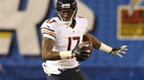 Bears WR Alshon Jeffery signs franchise tender