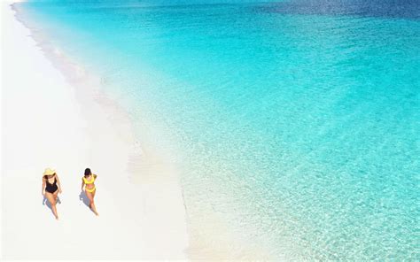 Tropic of Cancer Beach / Exuma / Bahamas // World Beach Guide