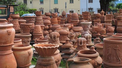 Lots of terracotta pots. | terra cotta | Pinterest | Terracotta pots ...