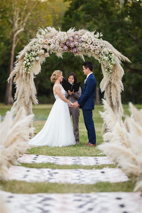 13 Whimsical Ways to Use Pampas Grass in Your Wedding - Love Inc. MagLove Inc. Mag