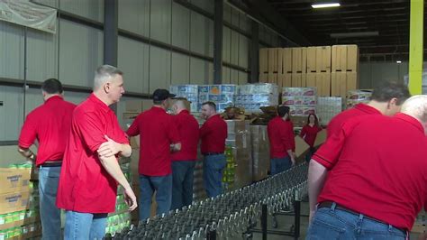 Weis Markets Gives Hefty Donation to Local Food Pantry | wnep.com