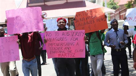 Zimbabwe police stop protest march by civil servants – KTSM 9 News