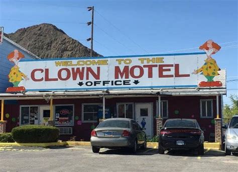 Inside terrifying, haunted 'clown motel' - NZ Herald