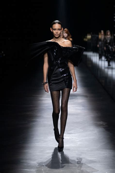 Yves Saint Laurent Shows Strong Shoulders at Paris Fashion Week | Teen ...