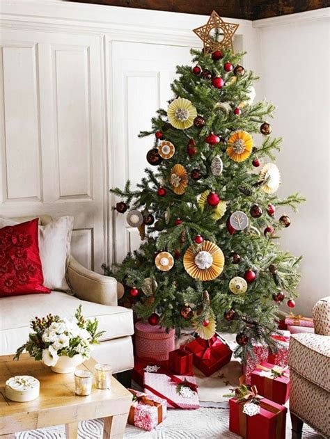 Le sapin de Noël décoré – comment créer la meilleure décoration