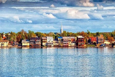 Fall Foliage on the St. Lawrence River - Islands, Lighthouses and Castle Tour 2024 - Clayton