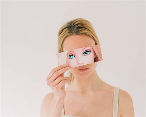 Barbie Botox: Η τελευταία τάση της αισθητικής ιατρικής που διχάζει - The Issue