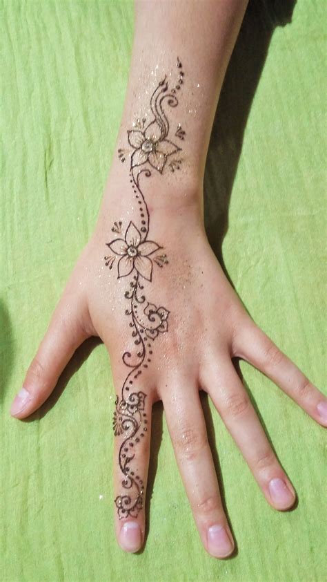 Cute Henna Tattoos, Henna Inspired Tattoos, Pretty Hand Tattoos, Henna Tattoo Hand, Henna Tattoo ...