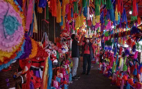 Conoce el significado de las posadas navideñas en México y de sus elementos como la piñata, el ...