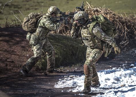 Pathfinders lead the way for airborne forces | The British Army