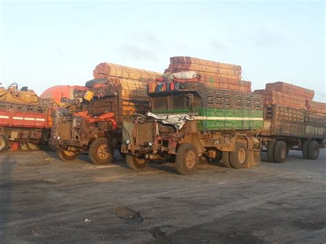 Somalia in Pictures: Somalia - Mogadishu Port Rare Trucks