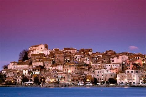 Anguillara Sabazia, il borgo sul Lago di Bracciano vicino Roma