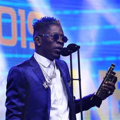 Shatta Wale presents his ‘Most Popular Song’ Award to Stonebwoy at the ...