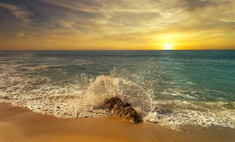 Ocean Waves Crashing on Shore during Sunset · Free Stock Photo