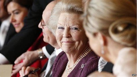 Dutch Queen Beatrix abdicates in favour of son - BBC News