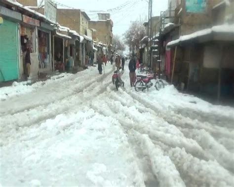 Heavy snowfall continues in parts of Balochistan, emergency declared ...