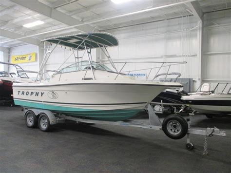 Bayliner 2052 Trophy Walkaround Boats for sale