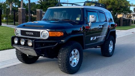 10 Things You Should Know Before Buying A Toyota FJ Cruiser (2022)