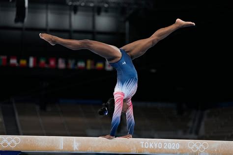 Biles sticks landing in balance beam, wins Olympic bronze Brazil ...