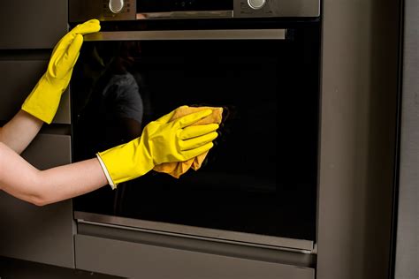 5 Benefits of Hiring a Professional Oven Cleaning Service